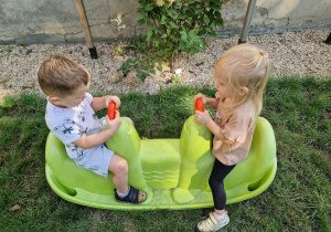 Biedronki w ogrodzie przedszkolnym - Szczepan i Julia A.