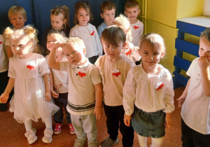 Biedronki - "Szkoła do hymnu"