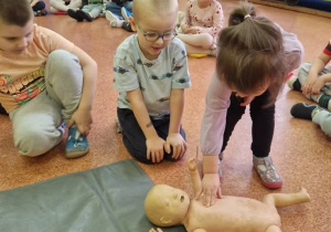 Ratownik medyczny w Przedszkolu - działania ratownicze dzieci