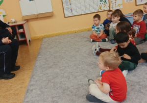 Policjanci z wizytą u Biedronek