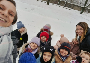 Zimowe zabawy na śniegu - Biedroneczki z Paniami