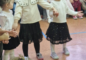 Dzieci z grupy "Biedronki" w trakcie występu