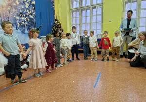 Myszki podczas występu świątecznego