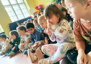 Dzieci z grupy "Biedronki" podczas koncertu