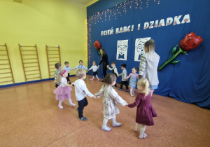 Grupa "Biedronki" podczas występu