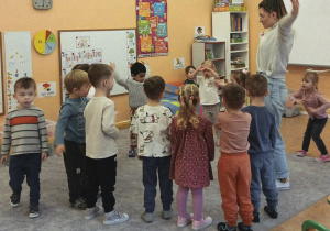 Przygotowywania do Dnia Babci i Dziadka - Biedroneczki