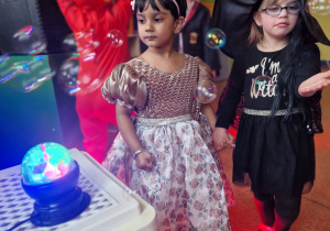 Bal Karnawałowy - zabawy z bańkami