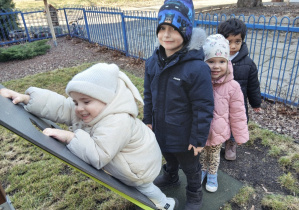 Biedronki podczas zabawy w ogrodzie przedszkolnym