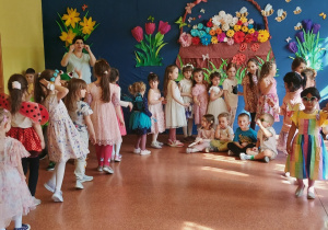 Przedszkolaki podczas Balu Wiosny