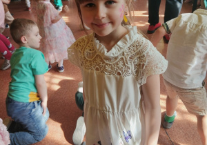 Bal Wiosny - Alona, Stokrotki