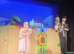 Wizyta w Teatrze Piccolo – „Wielka draka w Prosiaczkowie”