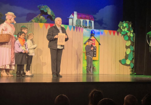 Dzieci odpowiadają na pytania konkursowe