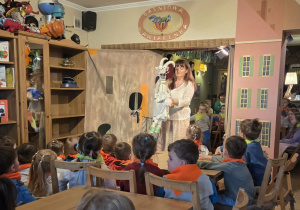 Dzieci w Baśniowej Kawiarence