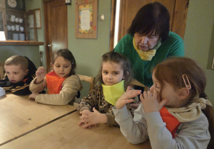 Dzieci w Baśniowej Kawiarence