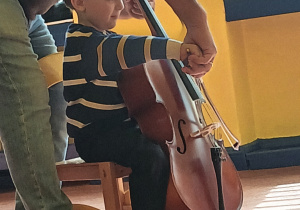 Koncert Muzyczny - Myroslav gra na wiolonczeli