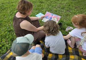 „Czytanie na Polanie” z panią Małgosią