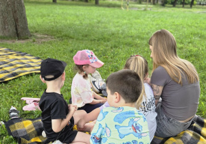 „Czytanie na Polanie” z panią Amelią